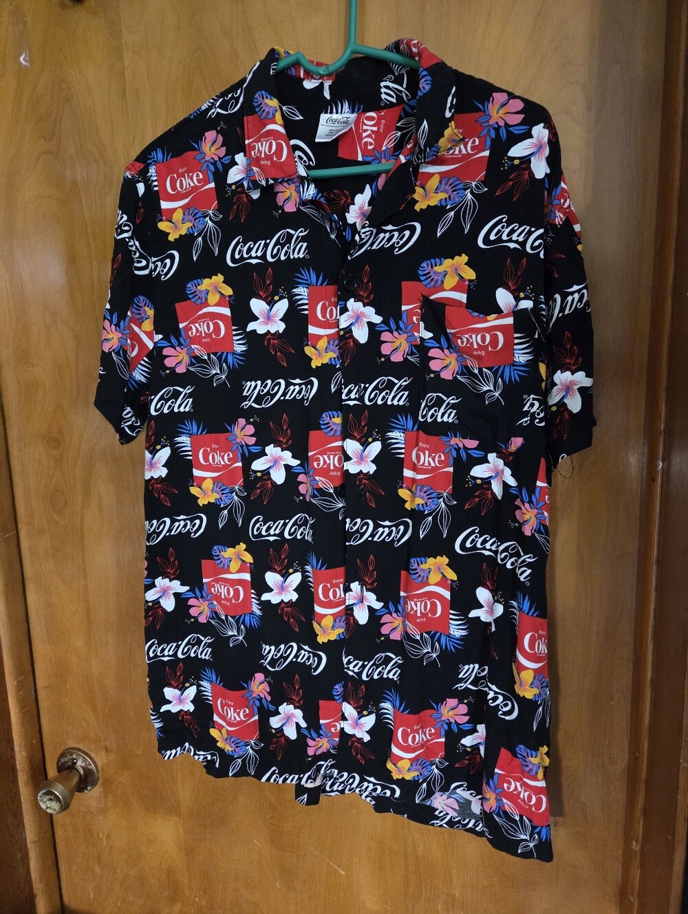Coca cola men's or women's rayon shirt Sz Lg